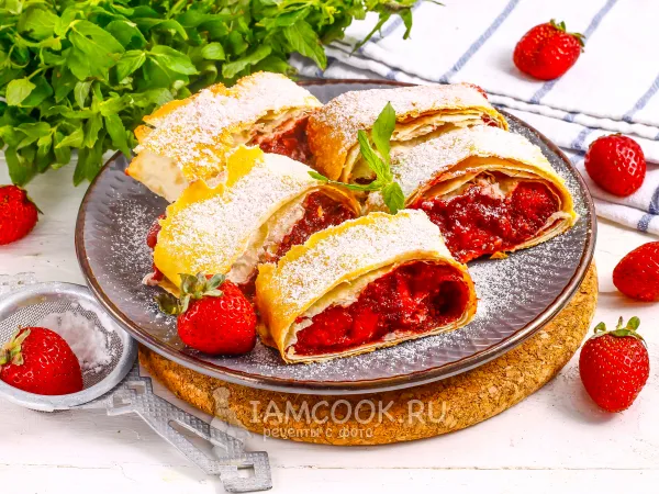 Фото блюда: Штрудель из лаваша с клубникой