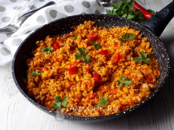 Фото блюда: Булгур с фаршем на сковороде