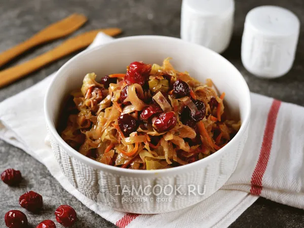 Фото блюда: Тушеная капуста с клюквой