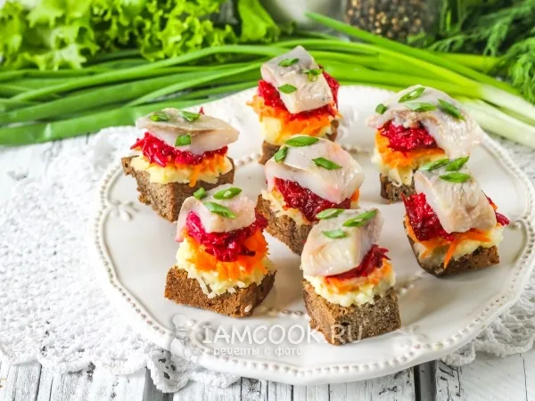 Фото блюда: Канапе «Селедка под шубой»