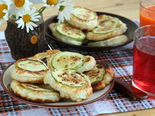 Фото блюда: Оладьи с кабачками кружками