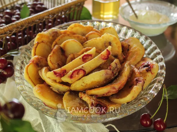 Фото блюда: Оладьи с вишней (на кефире)