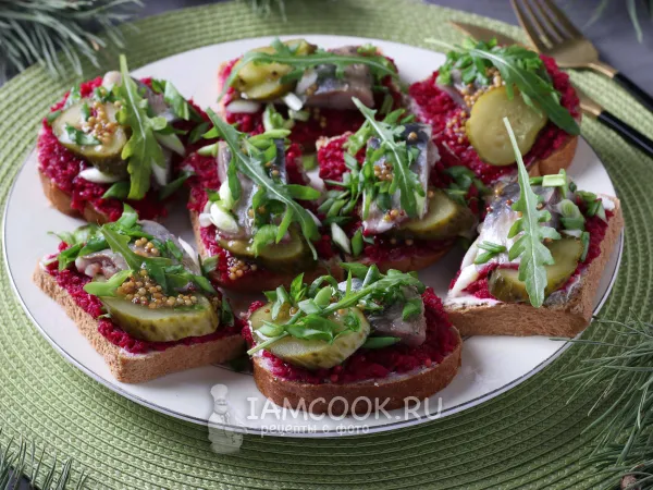 Фото блюда: Сморреброд с сельдью по-датски