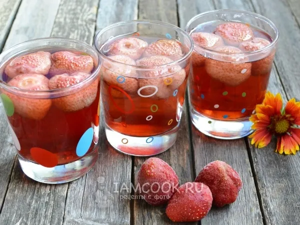 Фото блюда: Компот из замороженной клубники