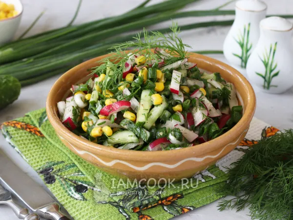 Фото блюда: Салат с редиской, огурцом и кукурузой