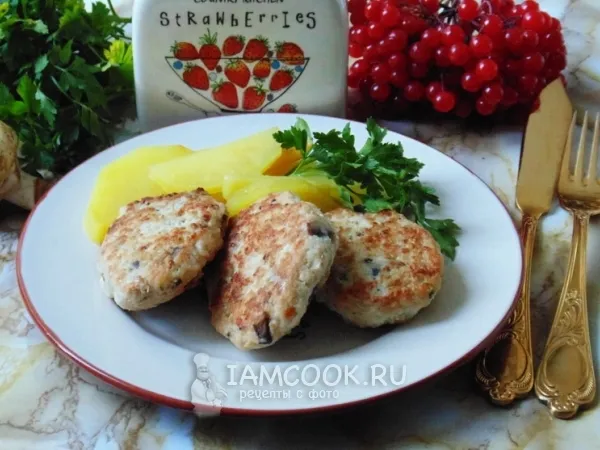 Фото блюда: Куриные котлеты с грибами и квашеной капустой