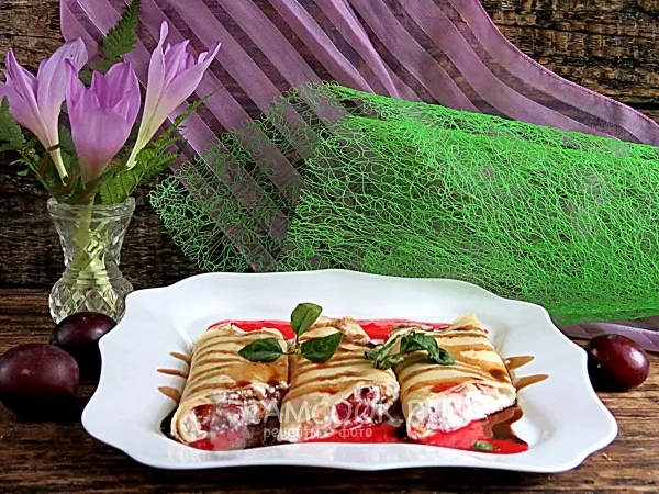 Фото блюда: Крепы с рикоттой и сливами