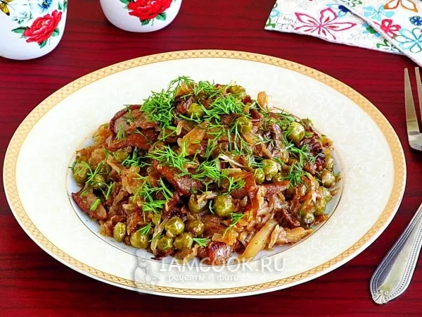 Фото блюда: Капуста с грибами и зелёным горошком