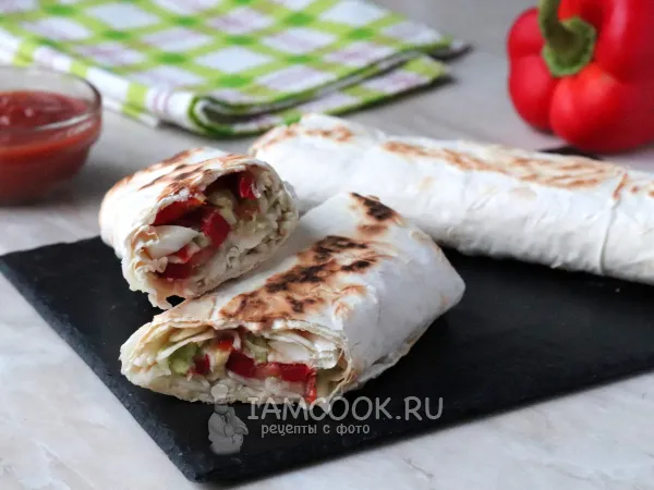 Фото блюда: Рулет из лаваша с овощами