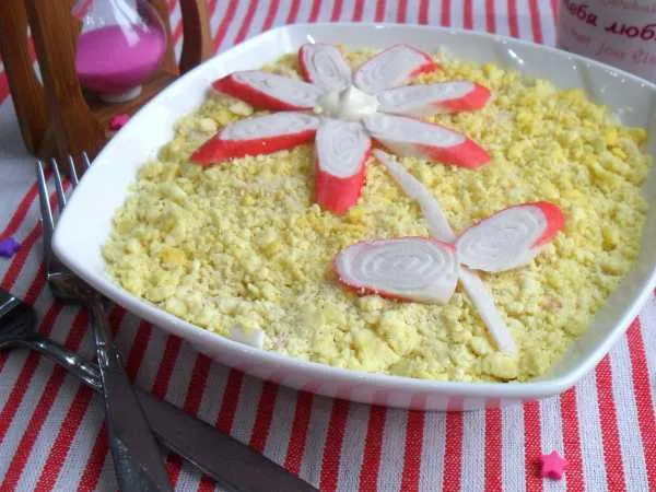 Фото блюда: Салат с крабовыми палочками, яблоком и сыром