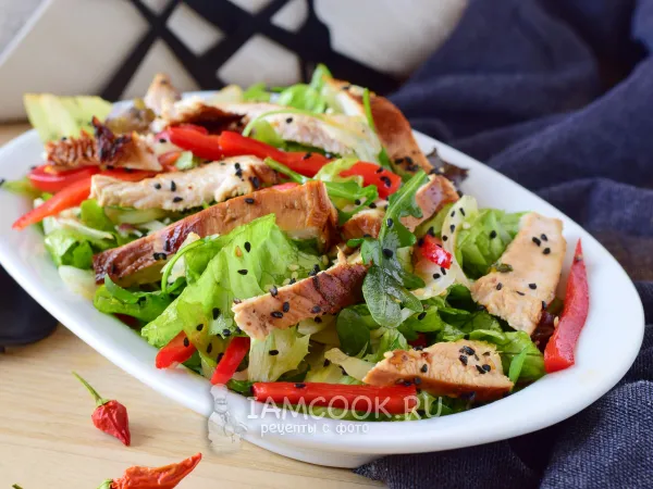 Фото блюда: Салат с индейкой, кунжутом и болгарским перцем