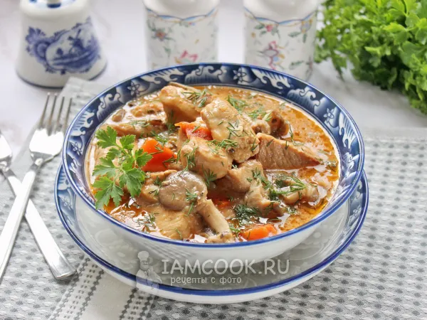 Фото блюда: Свинина с вешенками на сковороде