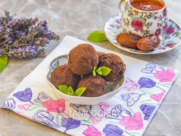 Фото блюда: ПП конфеты из фиников (финиковые трюфели)