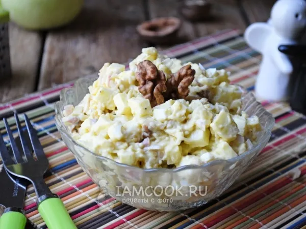 Фото блюда: Салат из яблок, сыра и грецких орехов