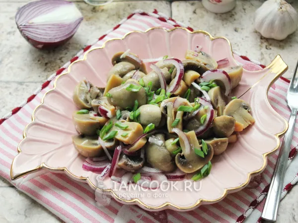 Фото блюда: Отварные грибы с луком