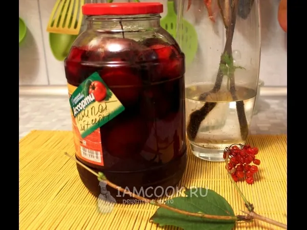 Фото блюда: Компот из ранеток и черноплодки на зиму