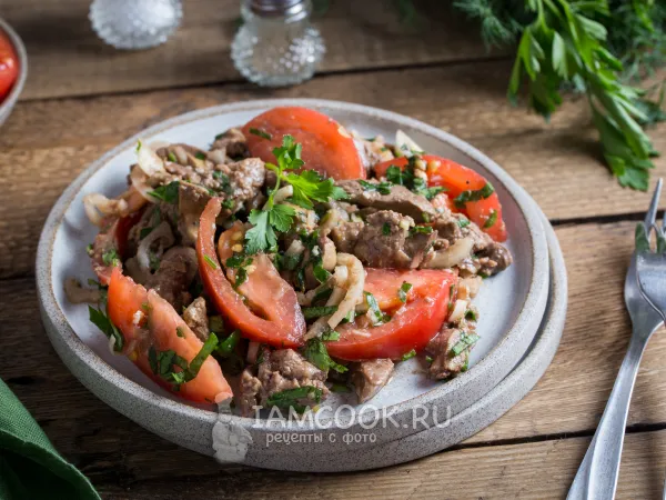 Фото блюда: Теплый салат с куриной печенью и помидорами