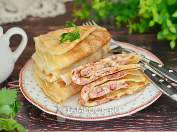 Фото блюда: Блины с колбасой и плавленым сыром