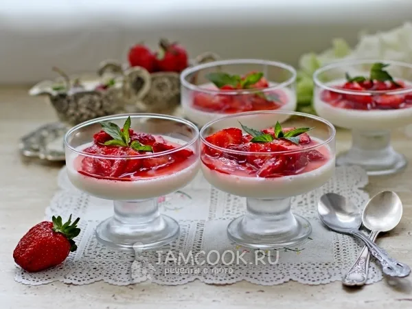 Фото блюда: Панна котта с клубникой