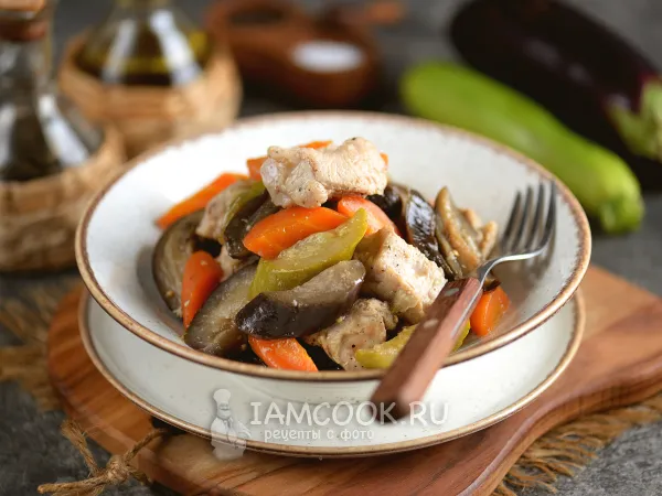 Фото блюда: Индейка с баклажанами и кабачками в духовке