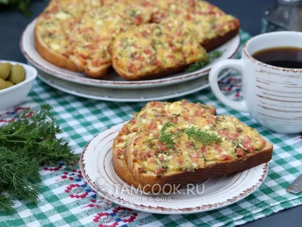 Фото блюда: Горячие бутерброды с творогом, сыром и колбасой