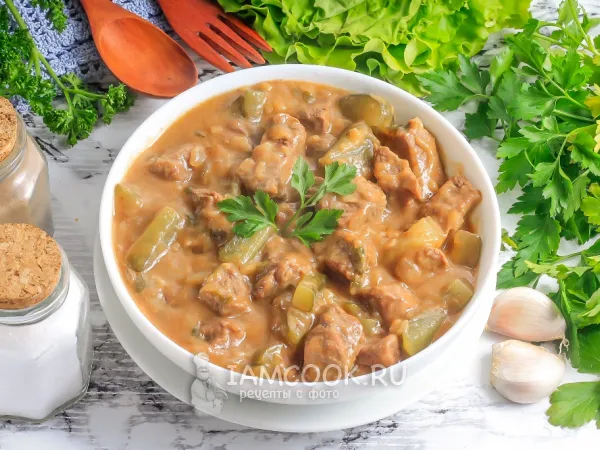 Фото блюда: Гуляш из говядины с солеными огурцами