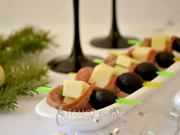 Фото блюда: Канапе с салями на шпажках (с сыром)