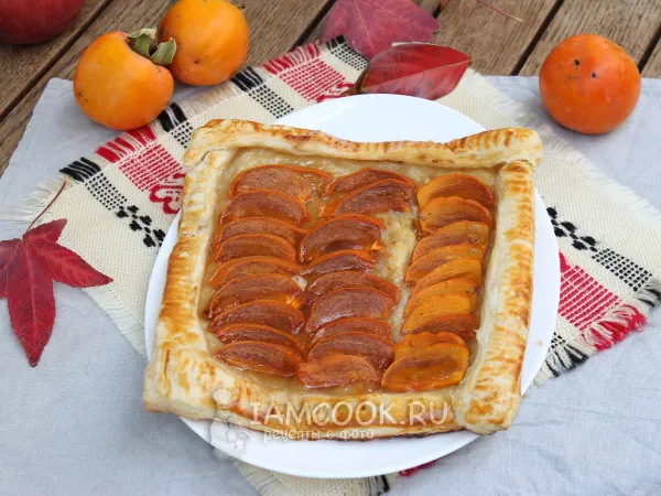 Фото блюда: Пирог из слоеного теста с хурмой