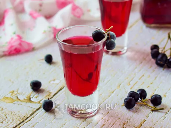 Фото блюда: Настойка из черноплодной рябины на водке