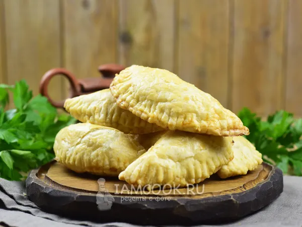 Фото блюда: Чебуреки из слоеного теста в духовке