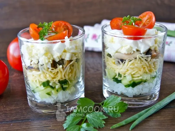 Фото блюда: Слоеный салат в стакане