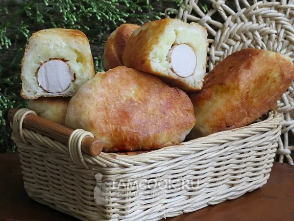 Фото блюда: Жареные пирожки с картошкой и сосиской