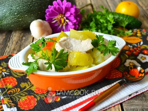 Фото блюда: Тушеные кабачки с курицей в мультиварке