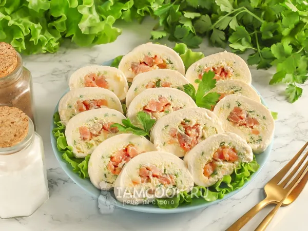 Фото блюда: Рулет из плавленых сырков с начинкой