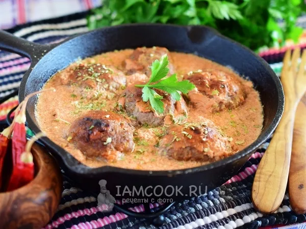 Фото блюда: Свино-говяжьи котлеты в томатно-сметанной подливке