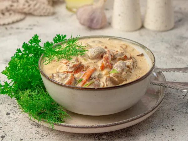 Фото блюда: Куриные желудки в сливках на сковороде