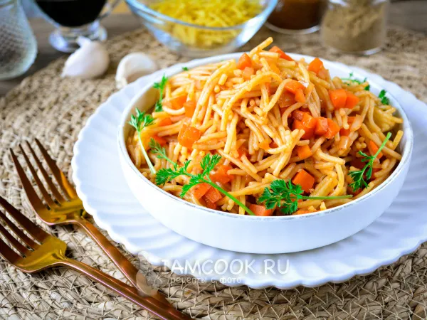 Фото блюда: Вермишель с луком и морковью на сковороде