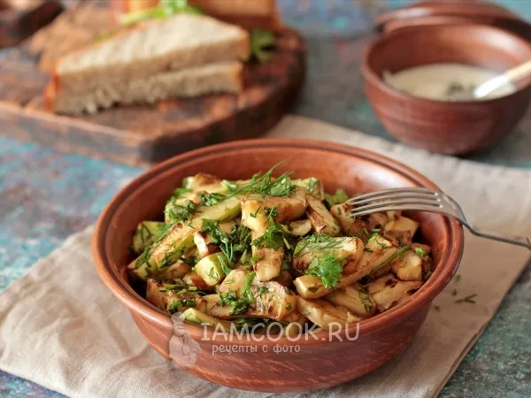 Фото блюда: Салат из жареных кабачков с чесноком и кинзой