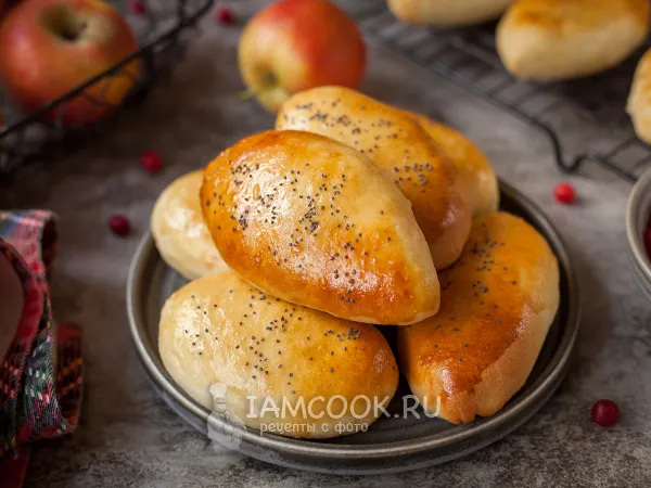 Фото блюда: Пирожки с брусникой и яблоками