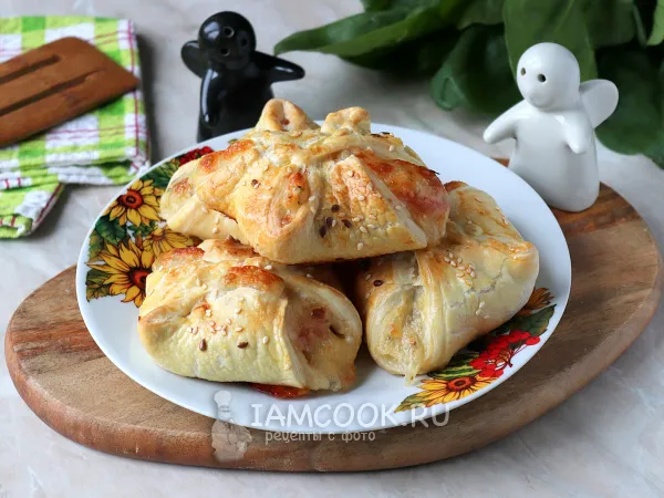 Фото блюда: Слойки с моцареллой (из слоеного теста)