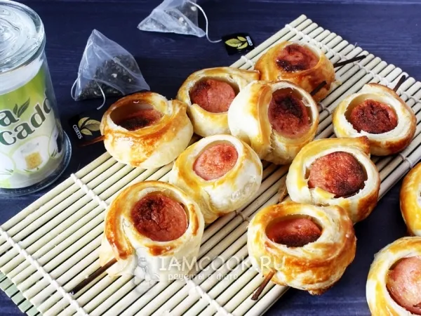 Фото блюда: Сосиски в слоеном тесте на шпажках