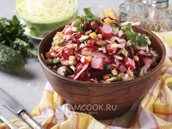 Фото блюда: Крабовый салат с молодой капустой, кукурузой и отварной свеклой