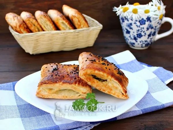 Фото блюда: Пирожки с грибами из слоеного теста