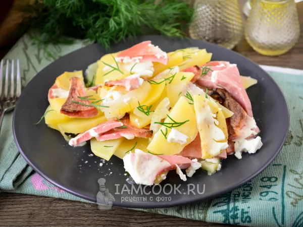 Фото блюда: Картошка с вареной колбасой в духовке