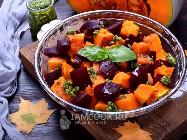 Фото блюда: Печеная тыква со свеклой и соусом песто