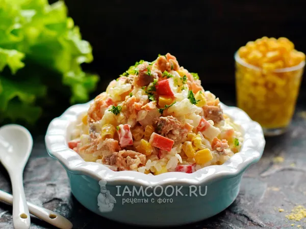 Фото блюда: Салат с консервированным лососем и рисом