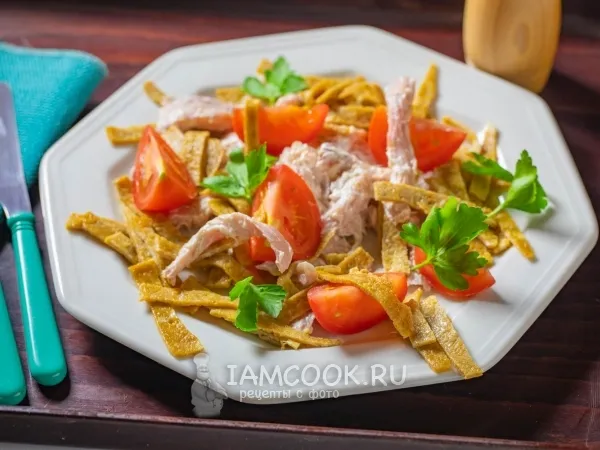 Фото блюда: Салат с копчёной курицей и омлетом