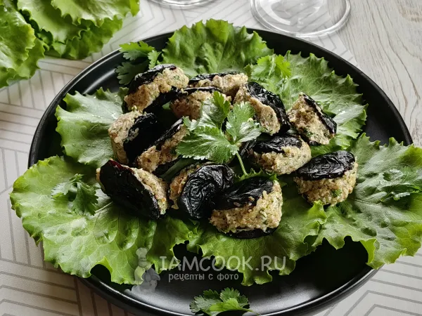 Фото блюда: Чернослив с грецкими орехами и чесноком