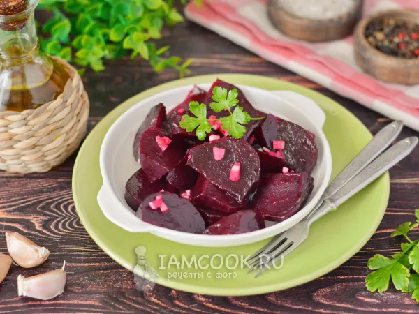 Фото блюда: Вареная свекла с чесноком и маслом