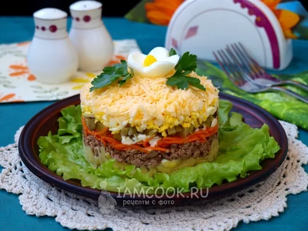 Фото блюда: Слоёный салат с куриной печенью